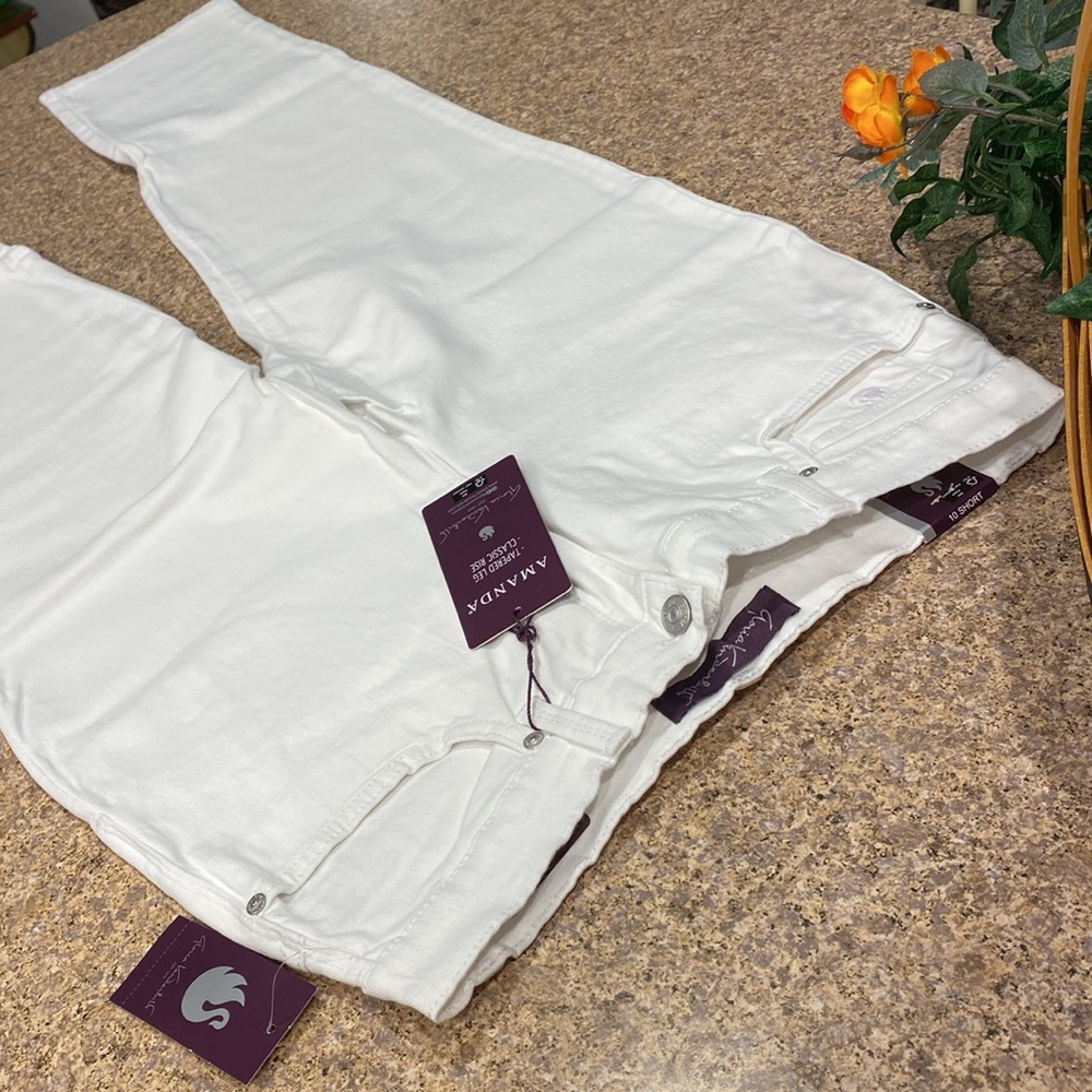 NWT Gloria Vanderbilt Amanda White Jeans 10 Short Classic Rise Tapered Leg - Picture 5 of 14